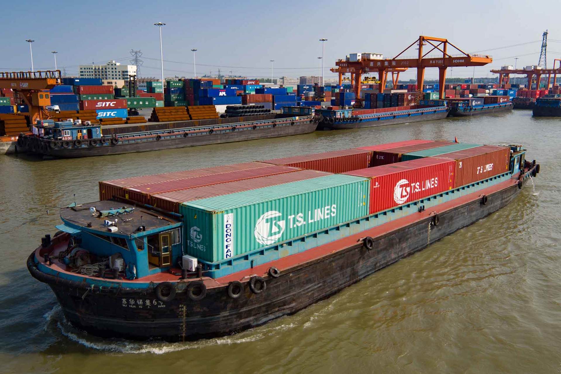 租船市场的大型集装箱船已租满  --  尊龙官方网站物流