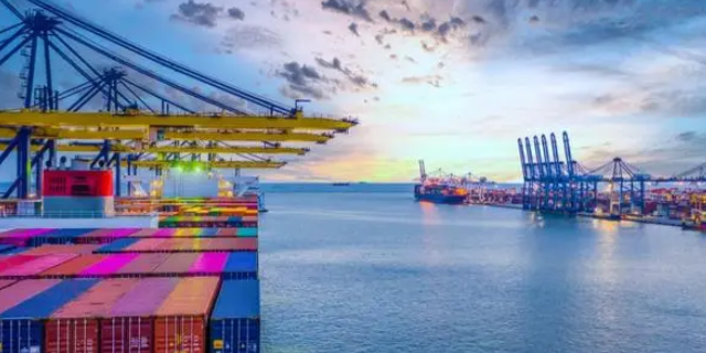 海运口岸内里谁人职业最辛勤？？  --  尊龙官方网站物流