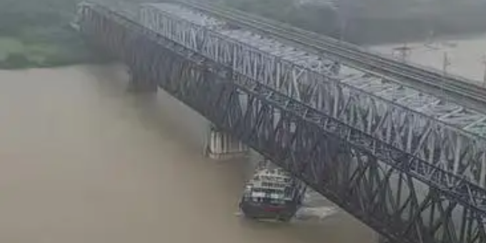 21954TEU单艘船装载了全球最多的海运集装箱  --  尊龙官方网站物流