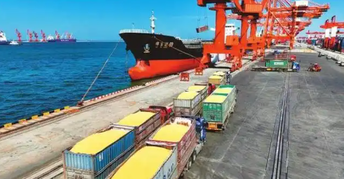 营口港首次使用电动集装箱卡车  --  尊龙官方网站物流