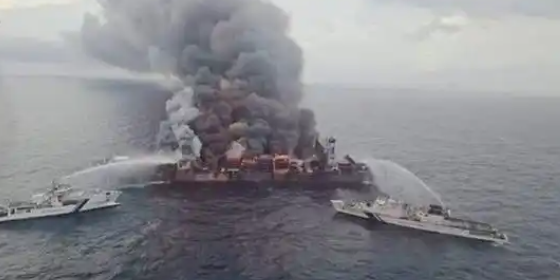 全球首艘纯电全自动集装箱船运营3周年里程碑！-尊龙官方网站物流